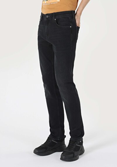 صورة من دينيم للرجال بناطيل