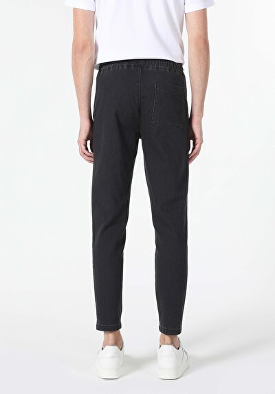 صورة من أنتراسيت للرجال بناطيل