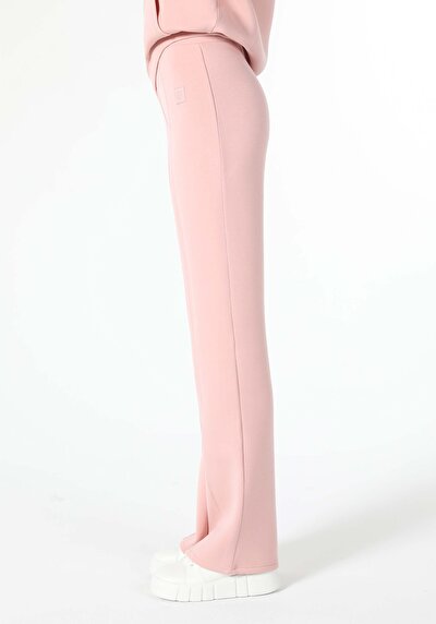 اعرض التفاصيل لـ وردي للنساء بنطال رياضي