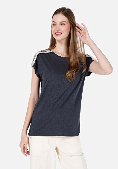 صورة من أنتراسيت للنساء تي شيرت بأكمام قصيرة