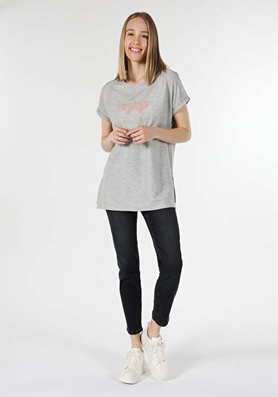 صورة من رمادي للنساء تي شيرت بأكمام قصيرة