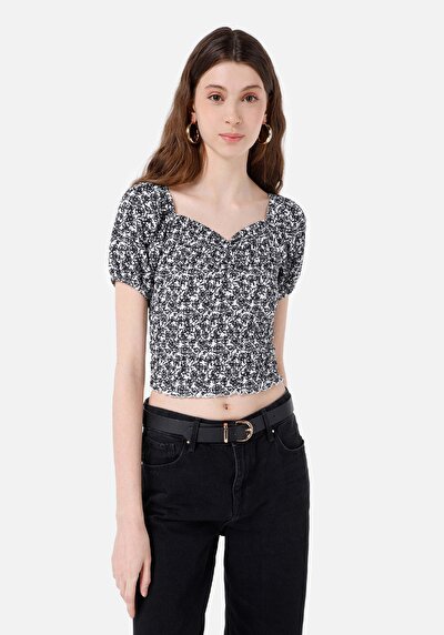 صورة من تي شيرت نسائي برقبة على شكل V نسائي بالبطيخ الأسود