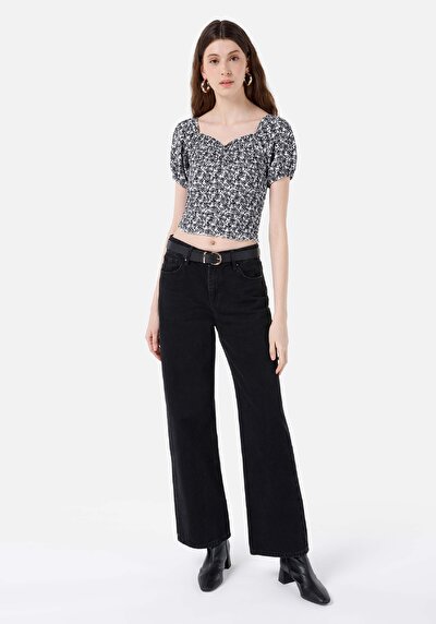 صورة من تي شيرت نسائي برقبة على شكل V نسائي بالبطيخ الأسود