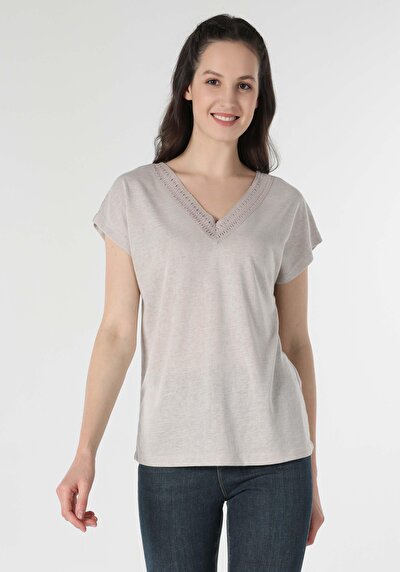 صورة من أبيض للنساء تي شيرت بأكمام قصيرة