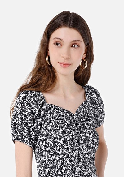 اعرض التفاصيل لـ تي شيرت نسائي برقبة على شكل V نسائي بالبطيخ الأسود