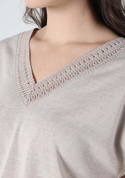 اعرض التفاصيل لـ أبيض للنساء تي شيرت بأكمام قصيرة