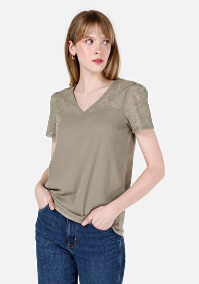 صورة من قصة عادية على شكل V رقبة نسائي بأكمام قصيرة تي شيرت