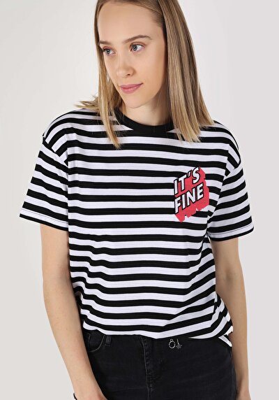 اعرض التفاصيل لـ أسود للنساء تي شيرت بأكمام قصيرة