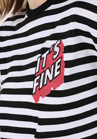 اعرض التفاصيل لـ أسود للنساء تي شيرت بأكمام قصيرة