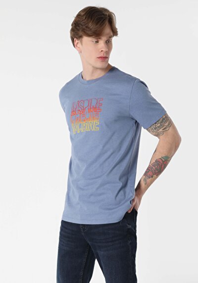 صورة من أزرق للرجال تي شيرت بأكمام قصيرة