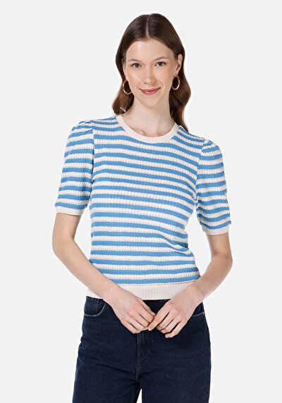 صورة من أزرق للنساء تي شيرت بأكمام قصيرة