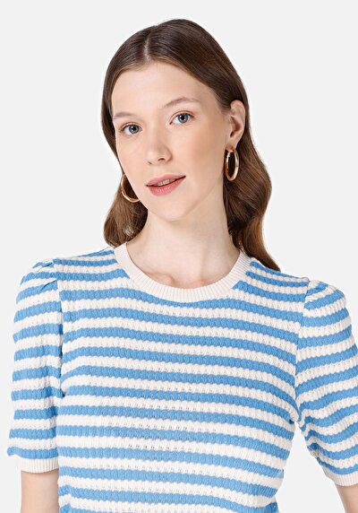 اعرض التفاصيل لـ أزرق للنساء تي شيرت بأكمام قصيرة