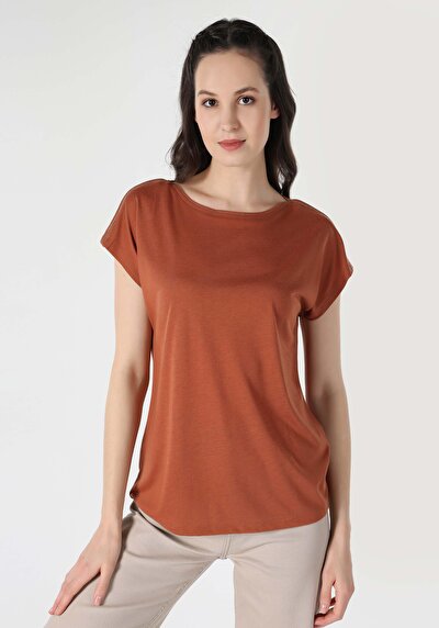 صورة من برتقالي للنساء تي شيرت بأكمام قصيرة