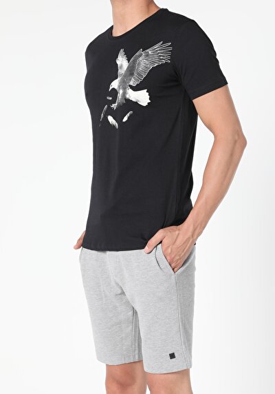 صورة من أسود للرجال تي شيرت بأكمام قصيرة