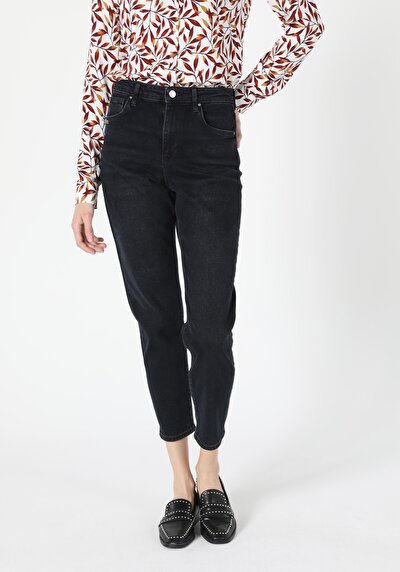 صورة من دينيم للنساء بناطيل