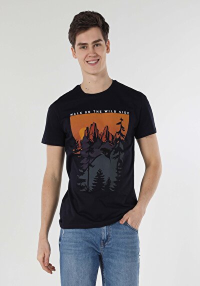 صورة من أزرق بحري للرجال تي شيرت بأكمام قصيرة