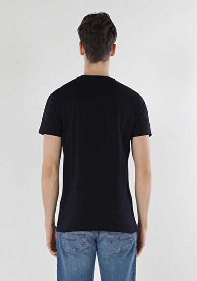 صورة من أزرق بحري للرجال تي شيرت بأكمام قصيرة