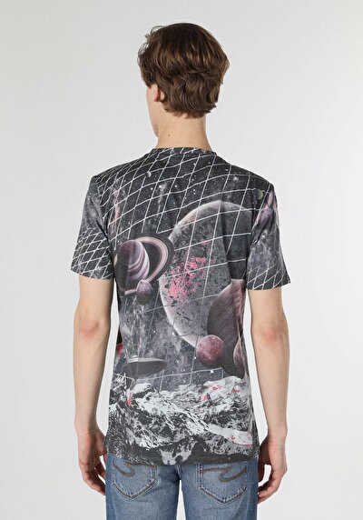 صورة من أنتراسيت للرجال تي شيرت بأكمام قصيرة