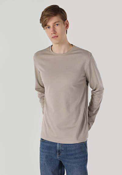 صورة من بيج للرجال تي شيرت كم طويل