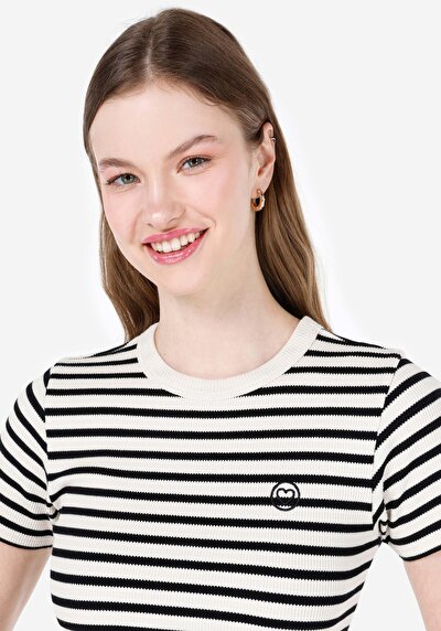 اعرض التفاصيل لـ ضيق قصة رقبة مستديرة نسائي أسود كم قصير تي شيرت