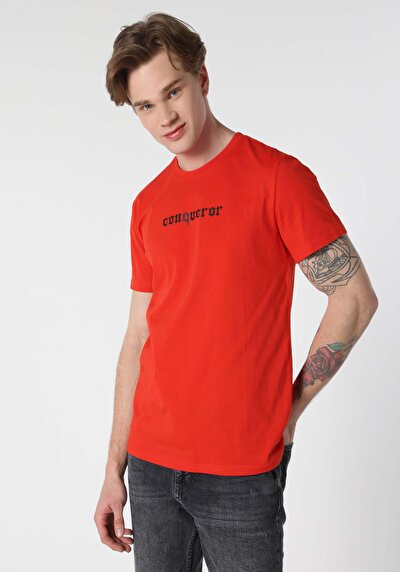 صورة من   رقبة مستديرة مستقيم رجالي أحمر كم قصير تي شيرت