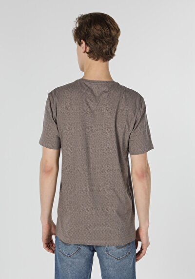 صورة من بيج للرجال تي شيرت بأكمام قصيرة