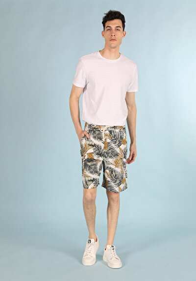 صورة من كاكي للرجال شورت