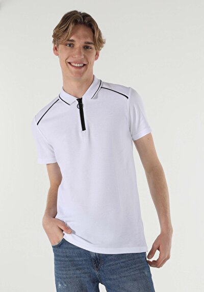 صورة من أبيض للرجال قميص بولو  كم قصير