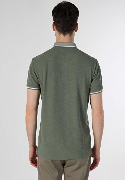 صورة من أخضر للرجال قميص بولو كم قصير
