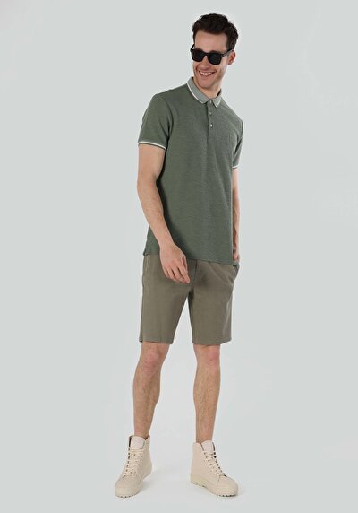 صورة من أخضر للرجال قميص بولو كم قصير