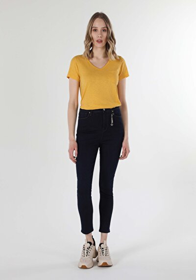 صورة من دينيم للنساء بناطيل