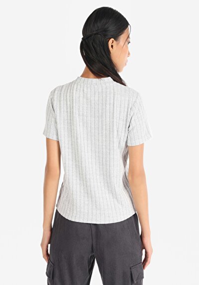 صورة من قصة عادية رقبة مستديرة نسائي رمادي كم قصير تي شيرت