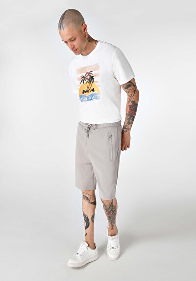 صورة من أبيض للرجال شورت