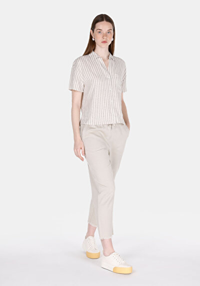 صورة من أبيض للنساء بناطيل