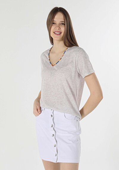 صورة من  للنساء تي شيرت بأكمام قصيرة