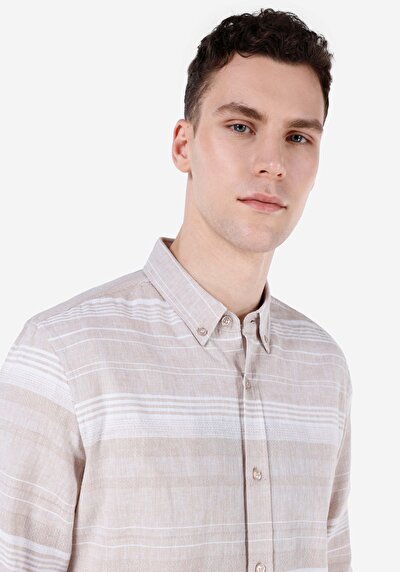 صورة من قميص عادي رقبة مخطط رجالي بيج كم طويل قميص