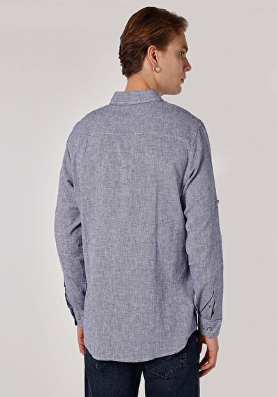 صورة من أزرق للرجال قميص كم طويل