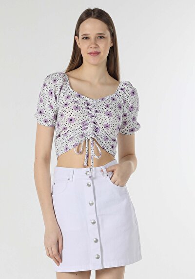 صورة من أبيض للنساء تي شيرت بأكمام قصيرة