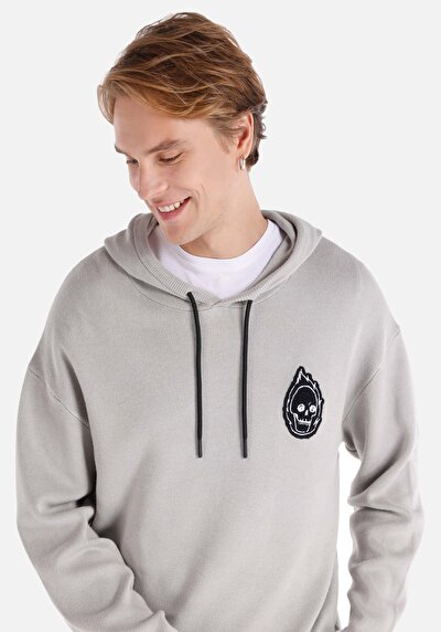 اعرض التفاصيل لـ سترة رمادية رجالية بغطاء للرأس من الجاكار