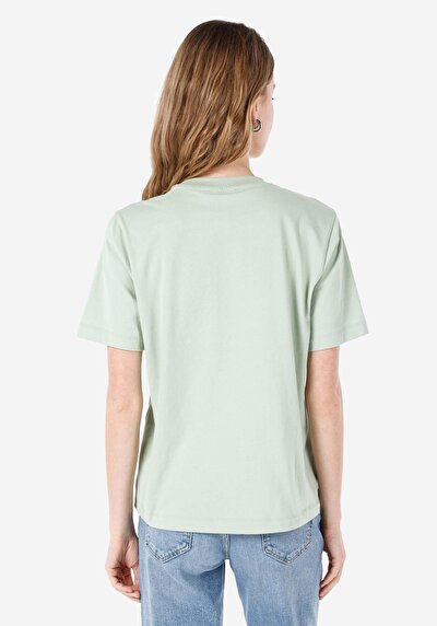 اعرض التفاصيل لـ أخضر للنساء تي شيرت بأكمام قصيرة