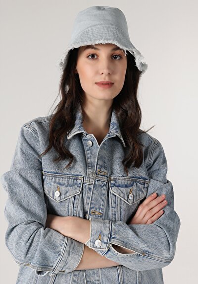 صورة من أزرق للنساء قبعة