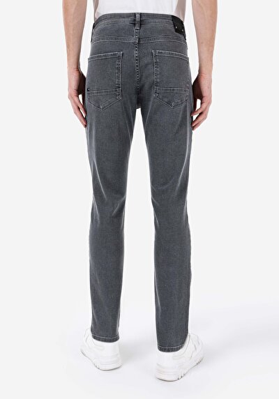 صورة من مستقيم جينز نيلي للرجال