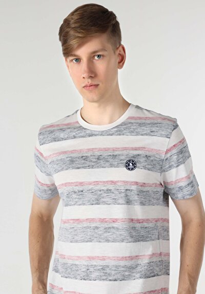 صورة من رقبة مستديرة مطبوعة للرجال أبيض بأكمام قصيرة تي شيرت