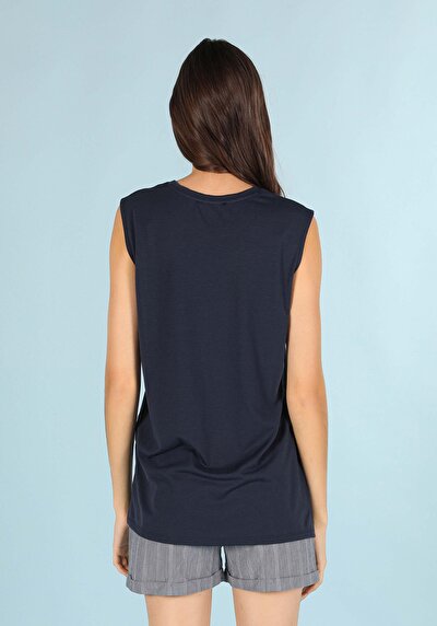 صورة من أزرق بحري للنساء رياضي