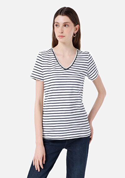 صورة من أزرق بحري للنساء تي شيرت بأكمام قصيرة