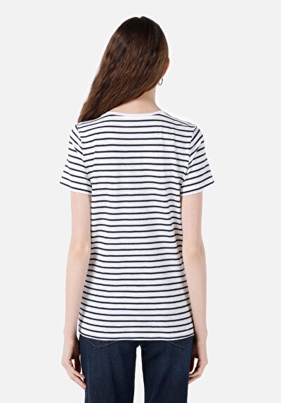 صورة من أزرق بحري للنساء تي شيرت بأكمام قصيرة