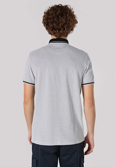 صورة من أزرق بحري للرجال قميص بولو كم قصير