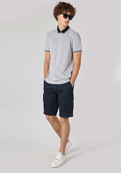 صورة من أزرق بحري للرجال قميص بولو كم قصير