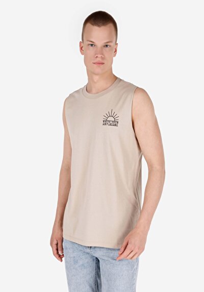 صورة من رجالي بيج بلوزة دبابة