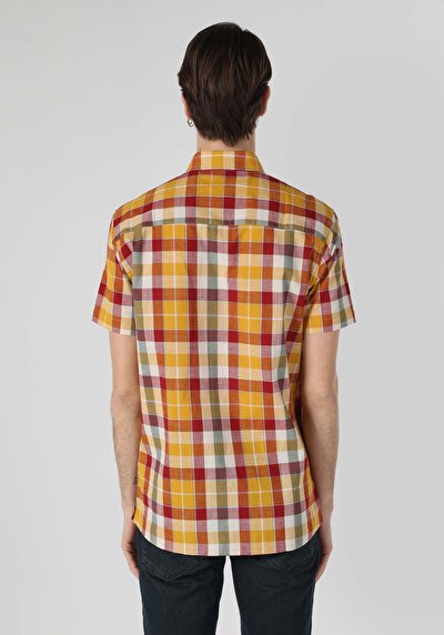 صورة من قميص رقبة منقوشة رجالي متعدد الألوان قميص قصير الأكمام